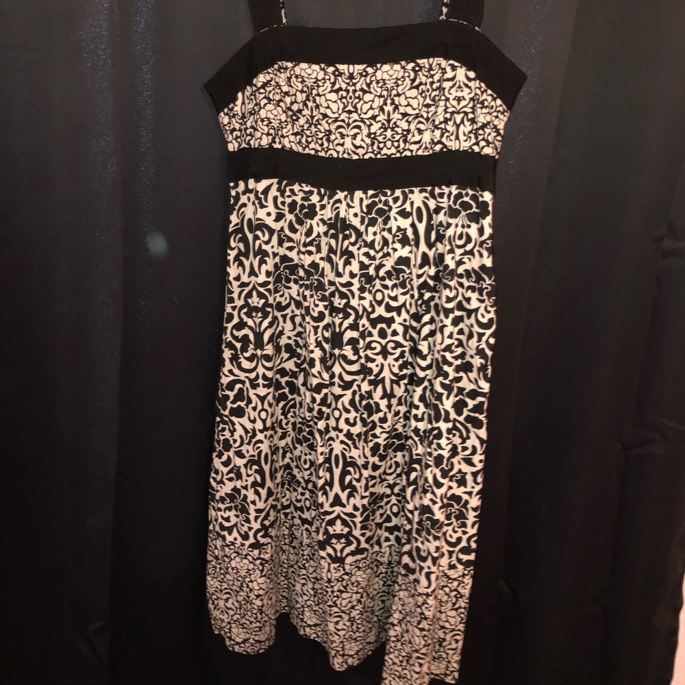 Dress - Picture 2 of 2